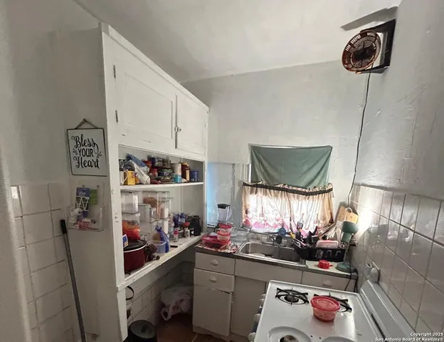 $350,000 | 1915 North Interstate 35, San Antonio, TX 78208