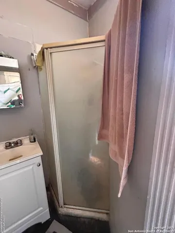 $350,000 | 1915 North Interstate 35, San Antonio, TX 78208