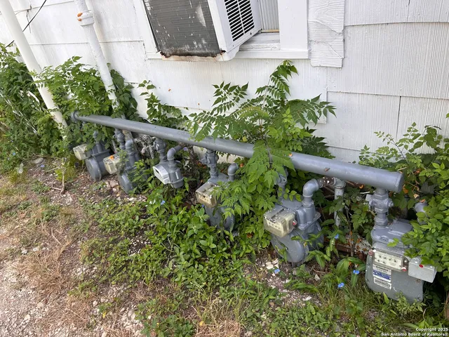 $350,000 | 1915 North Interstate 35, San Antonio, TX 78208