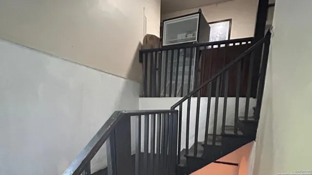 $350,000 | 1915 North Interstate 35, San Antonio, TX 78208