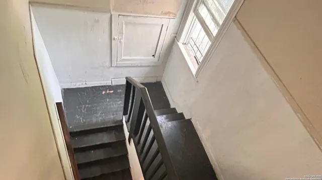 $350,000 | 1915 North Interstate 35, San Antonio, TX 78208