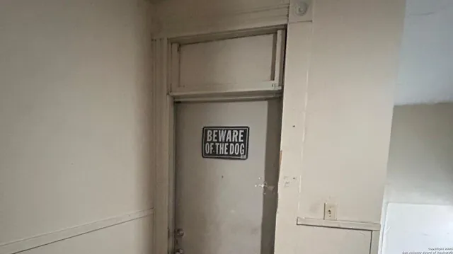 $350,000 | 1915 North Interstate 35, San Antonio, TX 78208