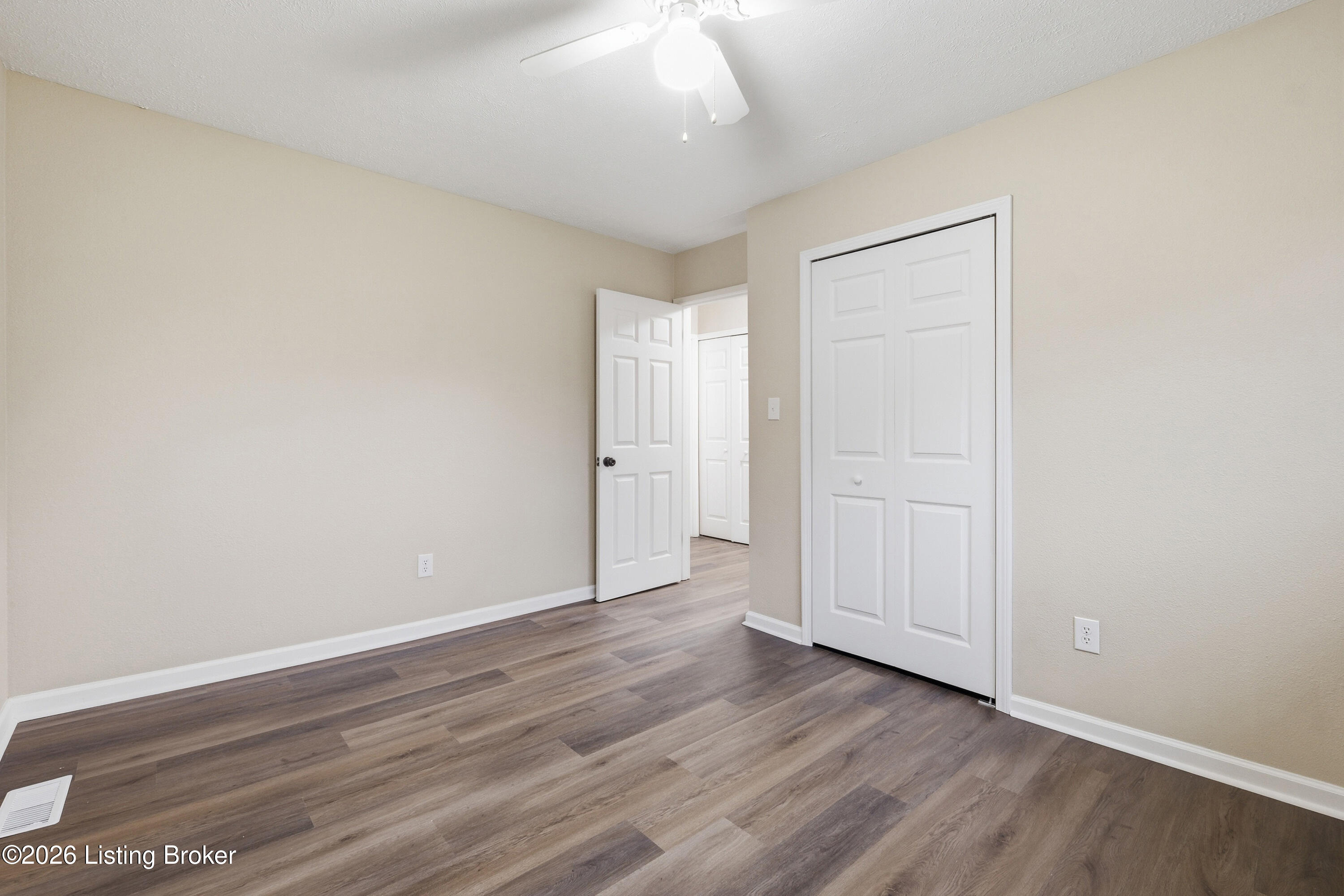 9622 Maple Road Louisville, KY 40229 - Photo 28 of 39 9622maple_louisvillerealestatemedia_111