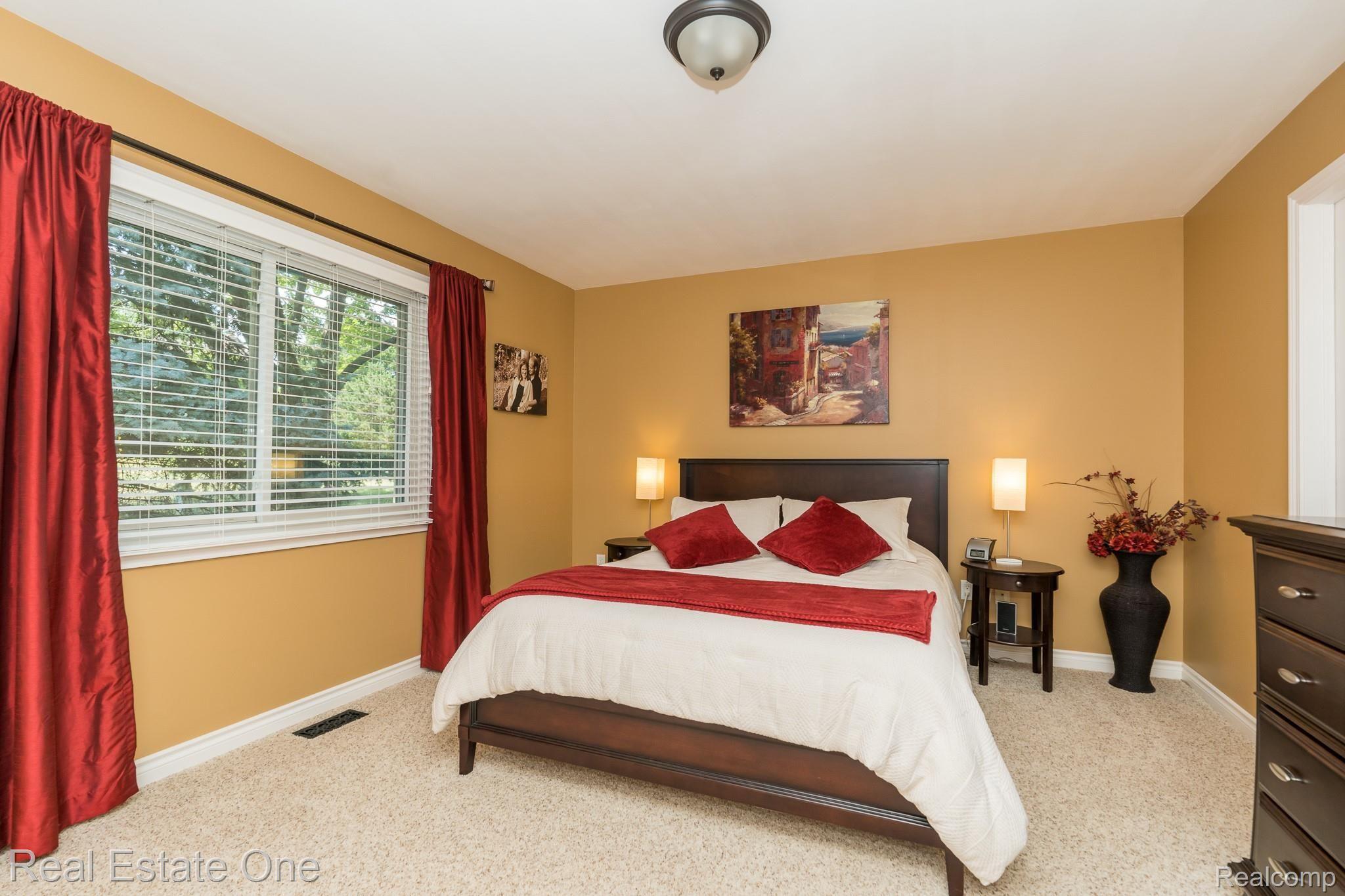 2090 Cumberland Road Rochester, MI 48307 - Photo 20 of 32 Cumberland MLS-W023.jpg