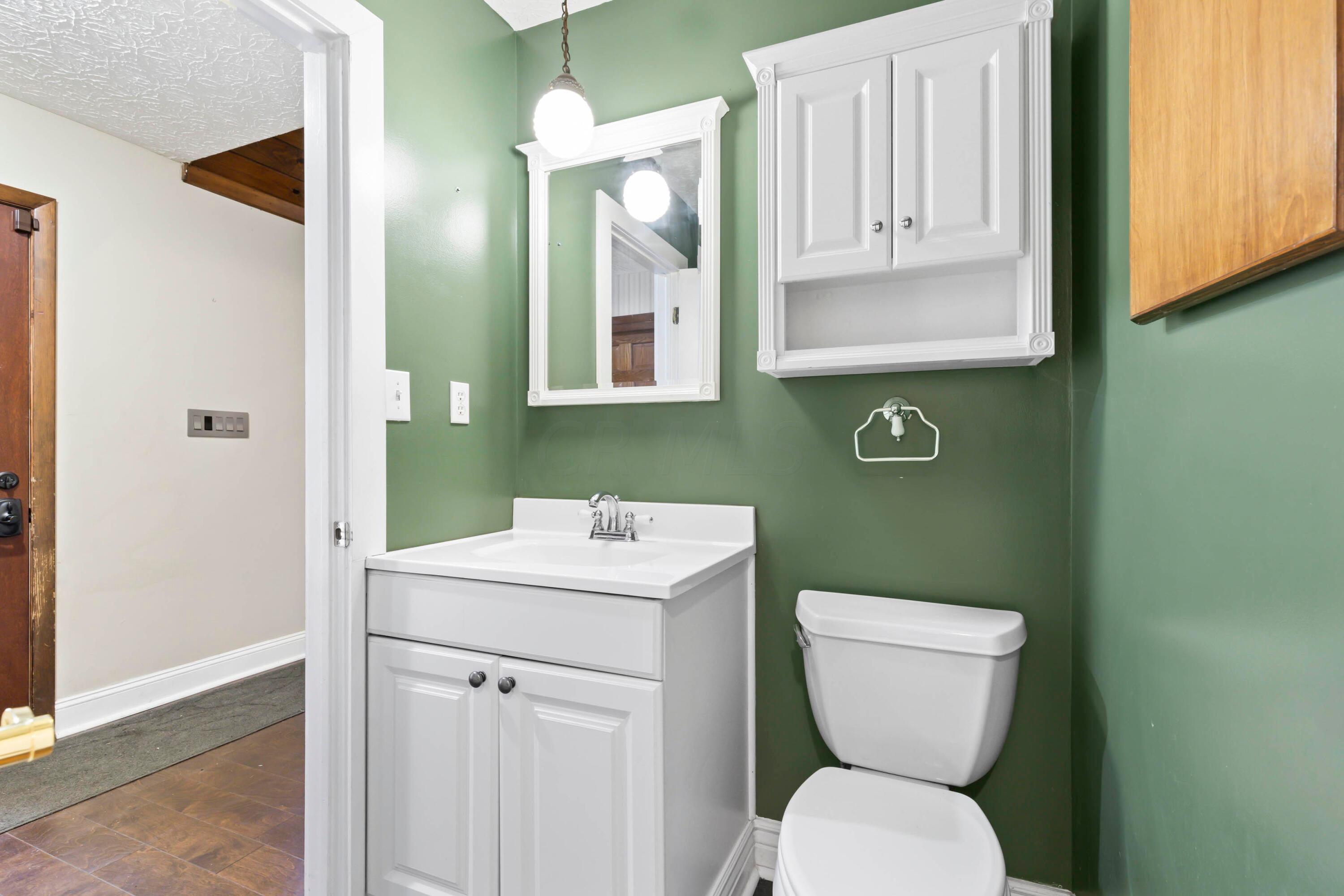 9495 Kilbourne Road Sunbury, OH 43074 - Photo 4 of 84 • Dual entry
• New engineered hardwood
flooring May 2017
• Green painted walls
• Enclosed vanity with single
bowl, cultured marble sinktop
• Encased mirror
• Lighted ceiling exhaust
• Medicine cabinet
• Wall cabinet
• Hanging light