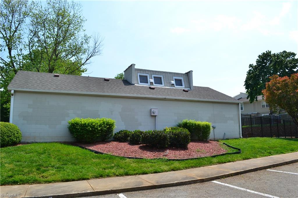 5735 Bramblegate Road Greensboro, NC 27409 - Photo 4 of 20 Bramble gate Community Pool House