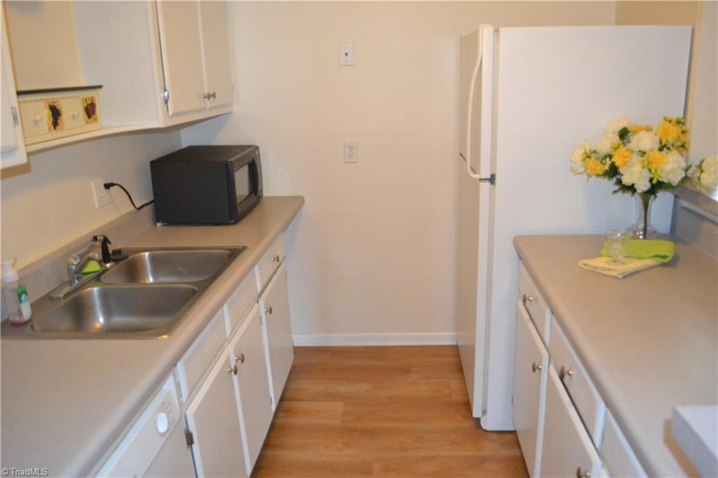 5735 Bramblegate Road Greensboro, NC 27409 - Photo 9 of 20 Kitchen