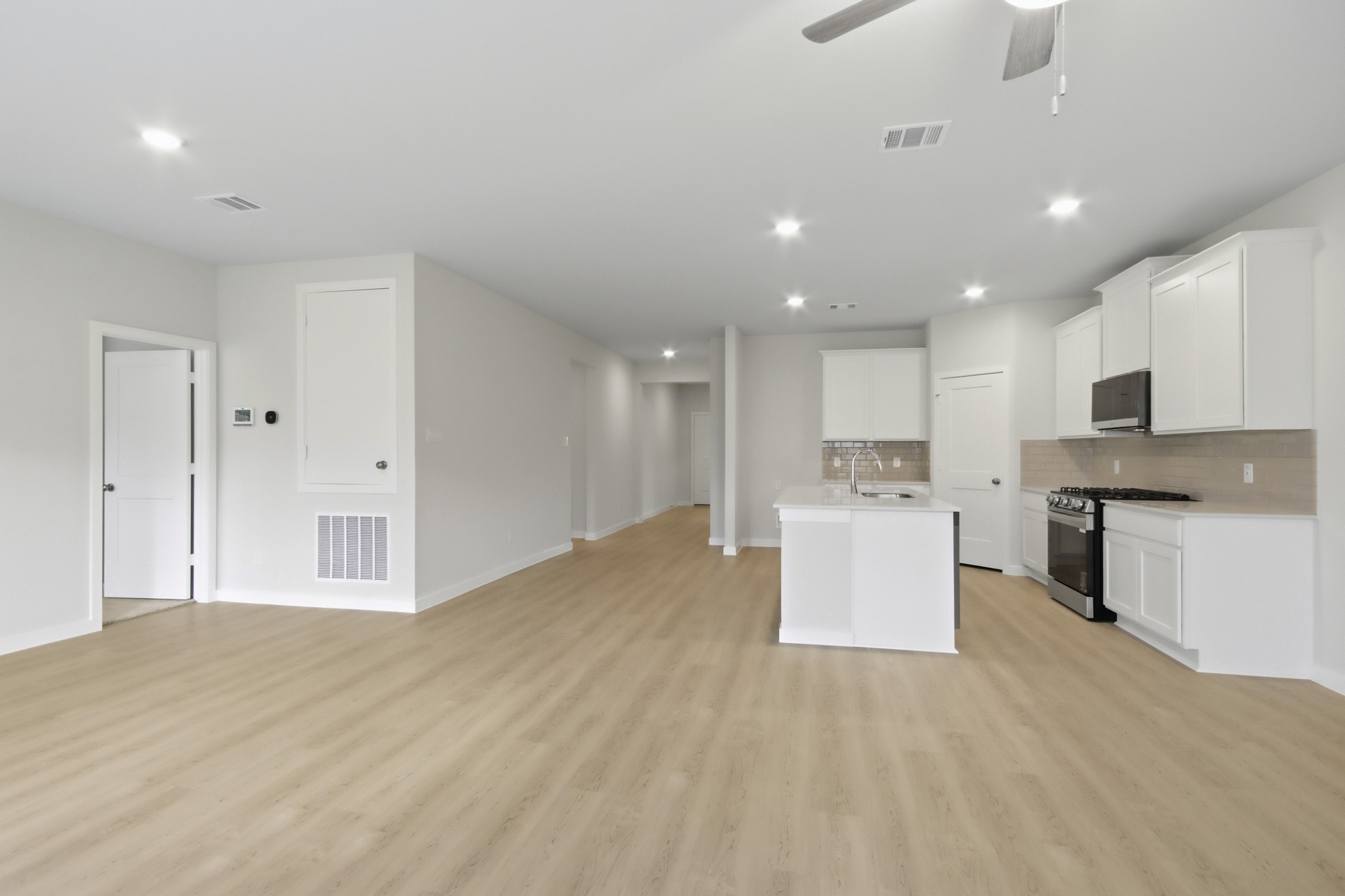 9728 Caney Bend Road Conroe, TX 77303 - Photo 5 of 25 Gallery Image 5