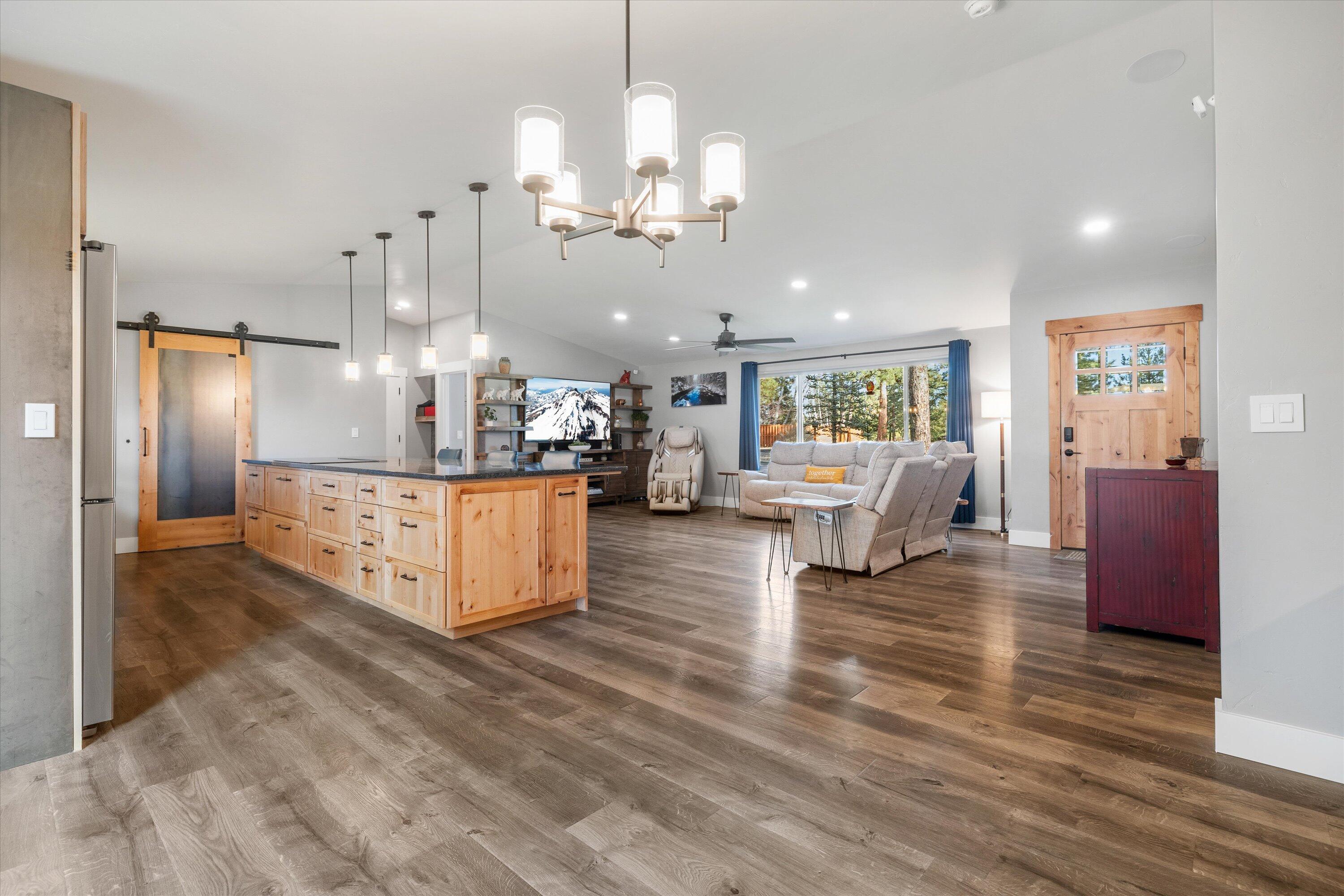 60095 East Ridgeview Drive Bend, OR 97702 - Photo 2 of 45 01-20231121 JILL ROSELL-24