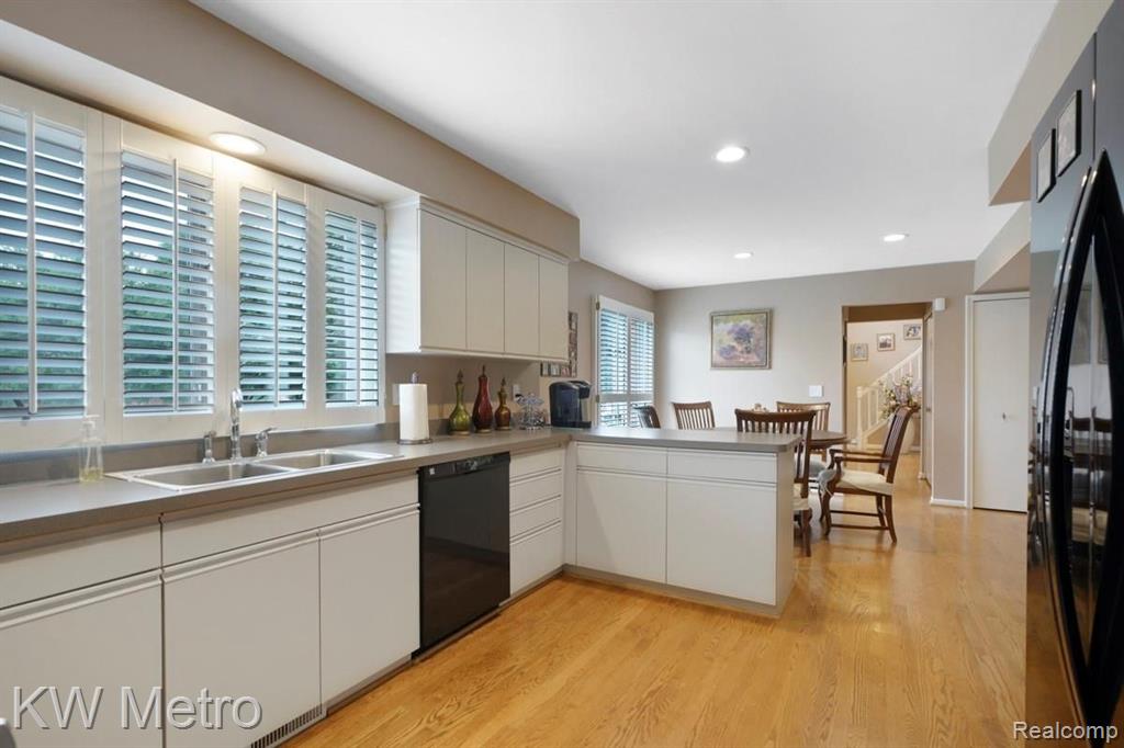 36915 Valley Ridge Drive Farmington Hills, MI 48331 - Photo 18 of 39