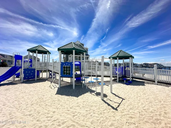 $22,000 | 520 Normandy Drive, Unit WKLY SUMMER RENTAL, Mantoloking, NJ 08738