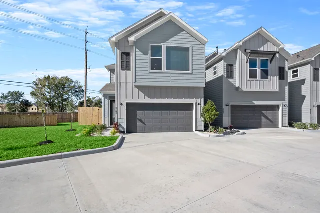 $2,450 | 8103 Esther Acres Lane, Houston, TX 77088