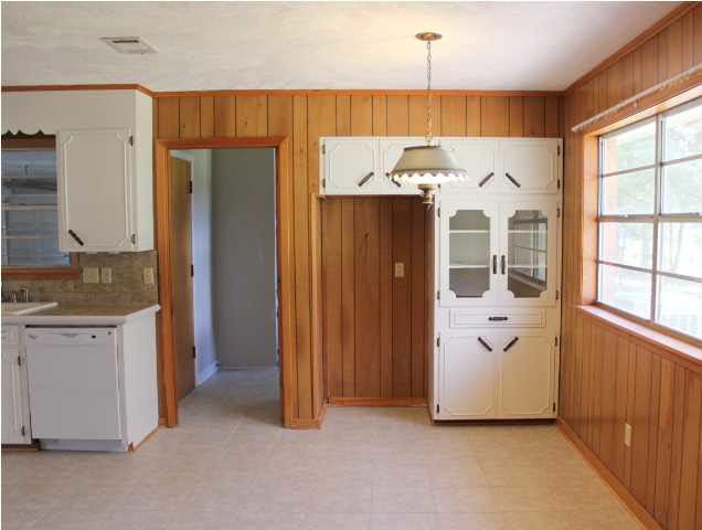 1074 West Parks Road Raymond, MS 39154 - Photo 20 of 37 Breakfast Area