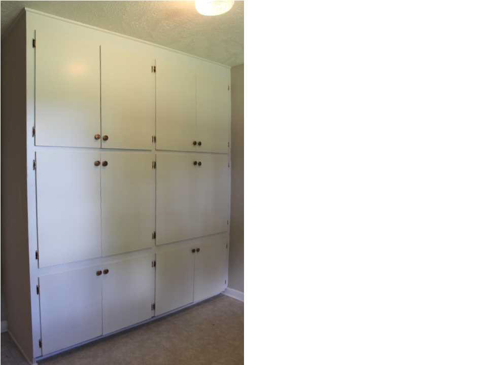 1074 West Parks Road Raymond, MS 39154 - Photo 21 of 37 Laundry Built-ins