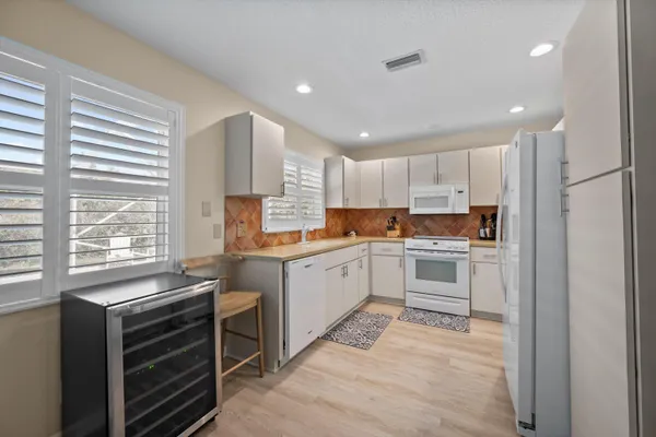 $700,000 | 5040 Southeast Bent Wood Drive, Stuart, FL 34997