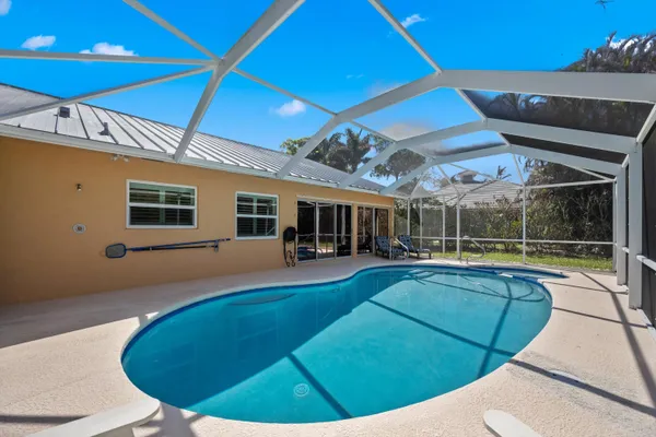 $700,000 | 5040 Southeast Bent Wood Drive, Stuart, FL 34997