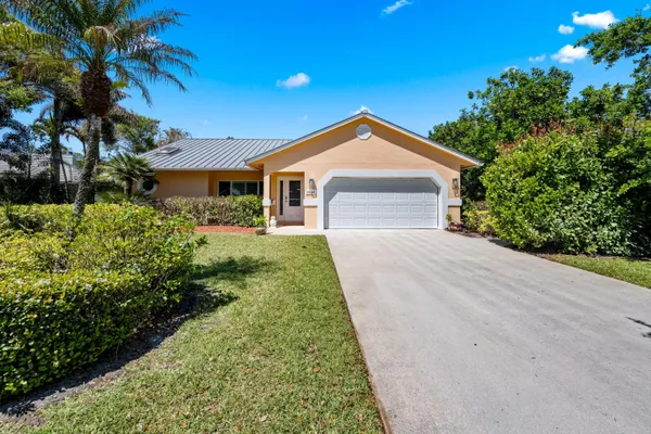 $700,000 | 5040 Southeast Bent Wood Drive, Stuart, FL 34997