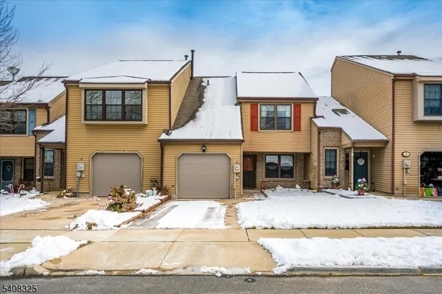 $470,000 | 4 Deborah Court, Robbinsville, NJ 08691