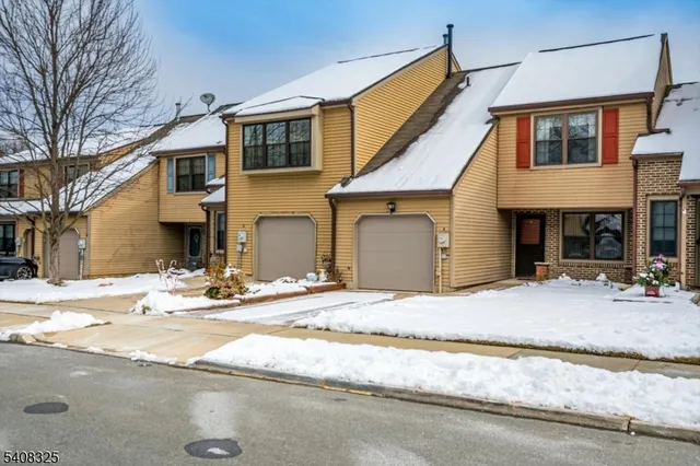 $470,000 | 4 Deborah Court, Robbinsville, NJ 08691