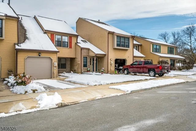 $470,000 | 4 Deborah Court, Robbinsville, NJ 08691