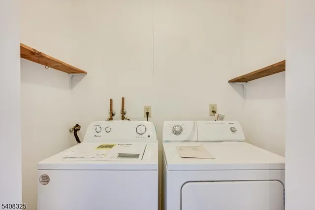 $470,000 | 4 Deborah Court, Robbinsville, NJ 08691