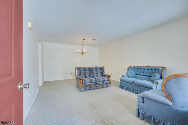 $470,000 | 4 Deborah Court, Robbinsville, NJ 08691