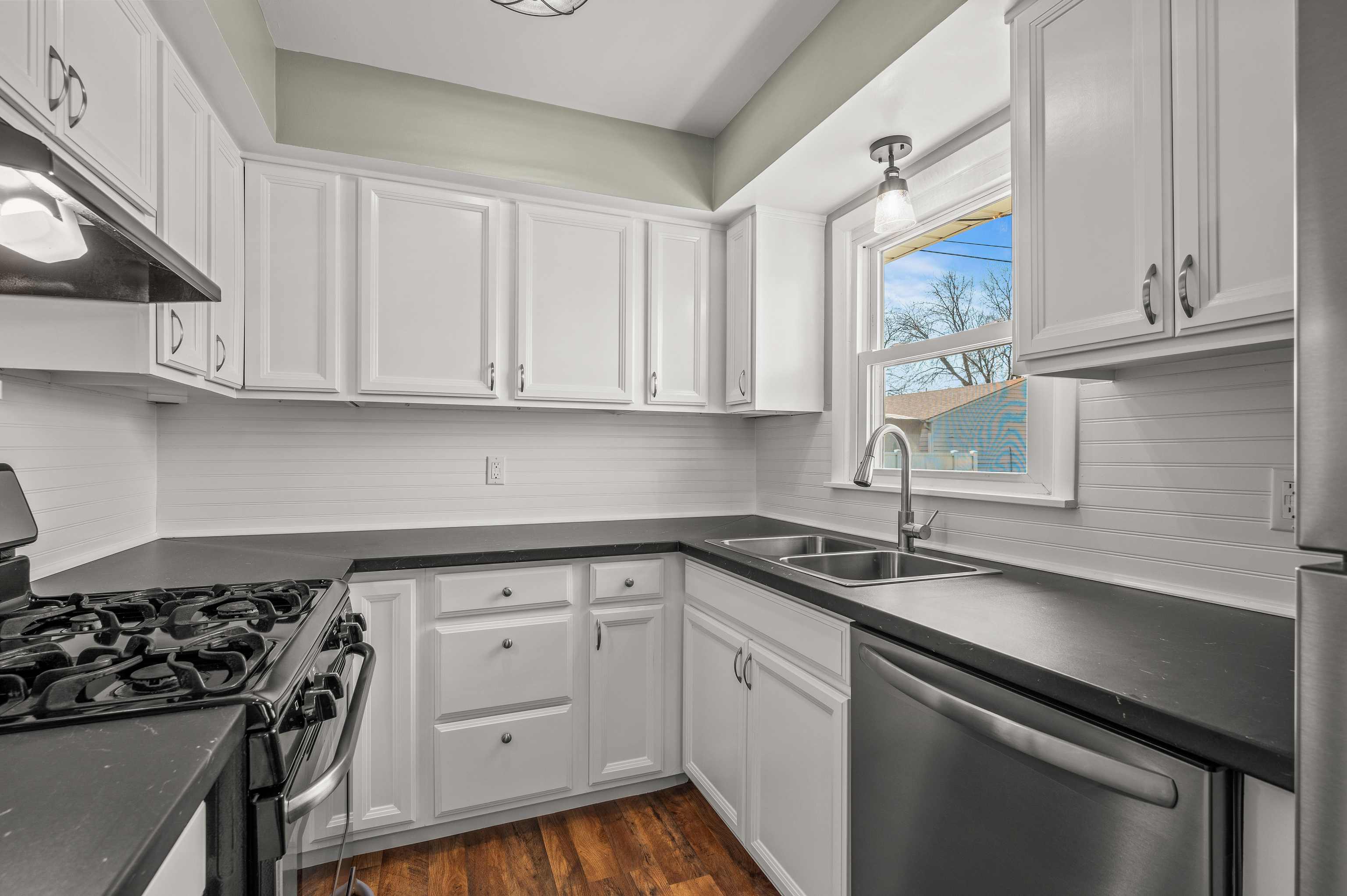 1724 Beam Road Columbus, IN 47201 - Photo 11 of 46 Gallery Image 11