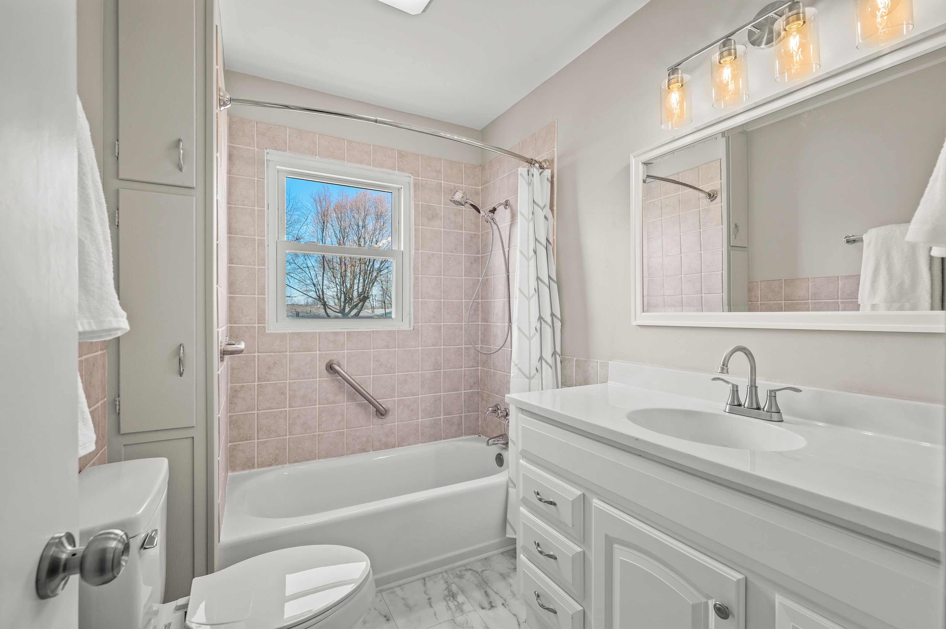 1724 Beam Road Columbus, IN 47201 - Photo 15 of 46 Gallery Image 15