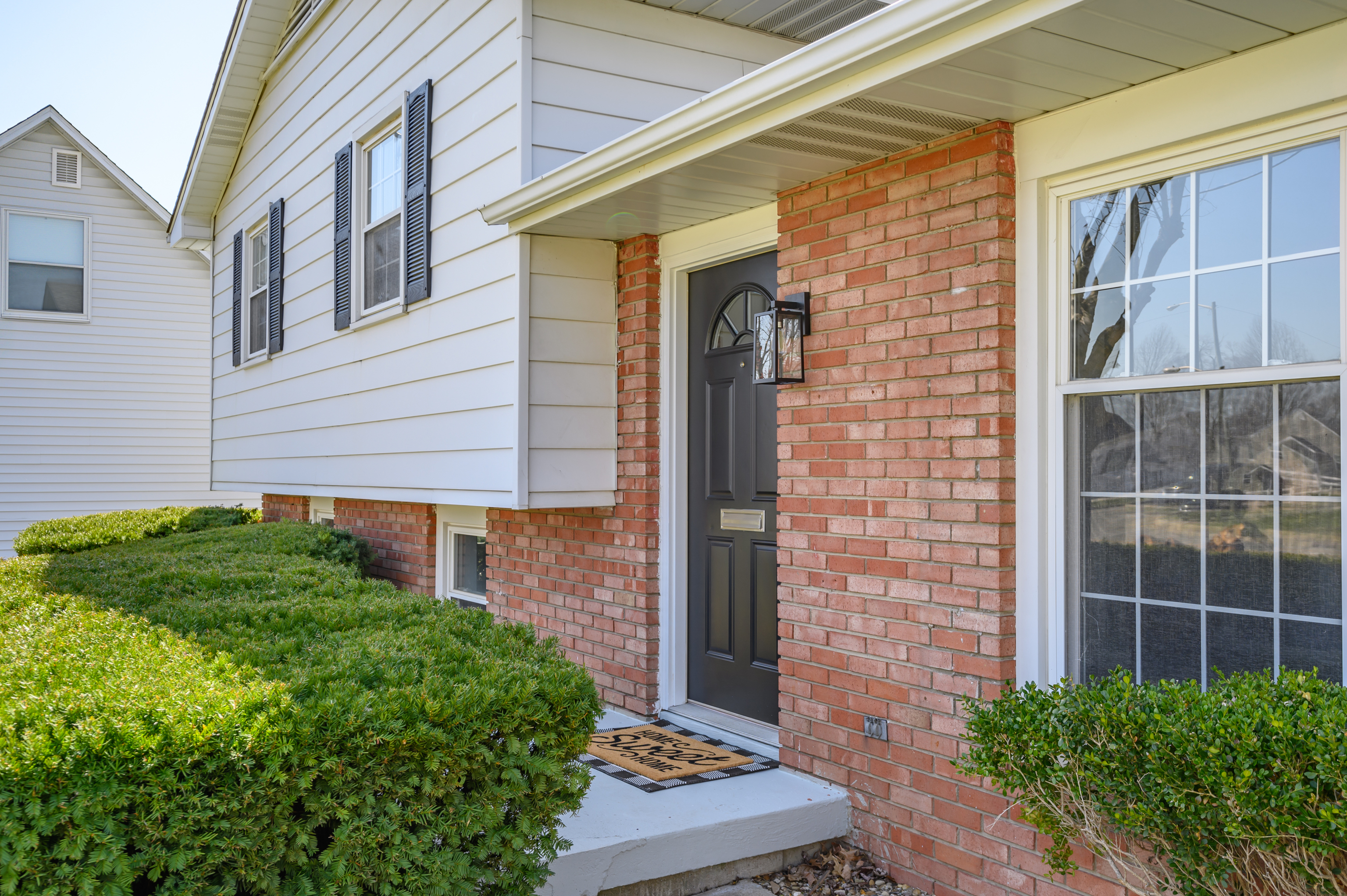 1724 Beam Road Columbus, IN 47201 - Photo 3 of 46 Gallery Image 3