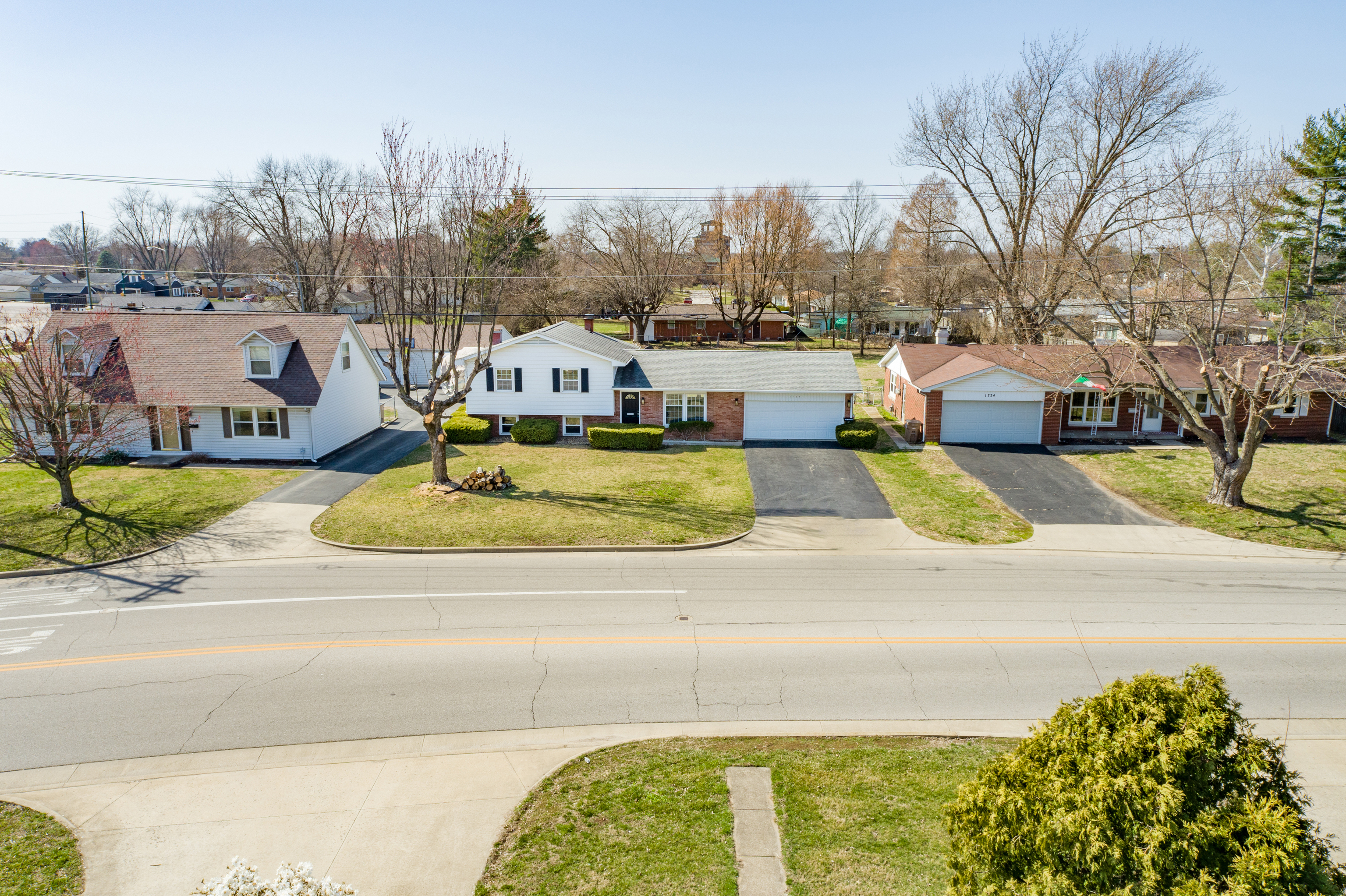 1724 Beam Road Columbus, IN 47201 - Photo 39 of 46 Gallery Image 39