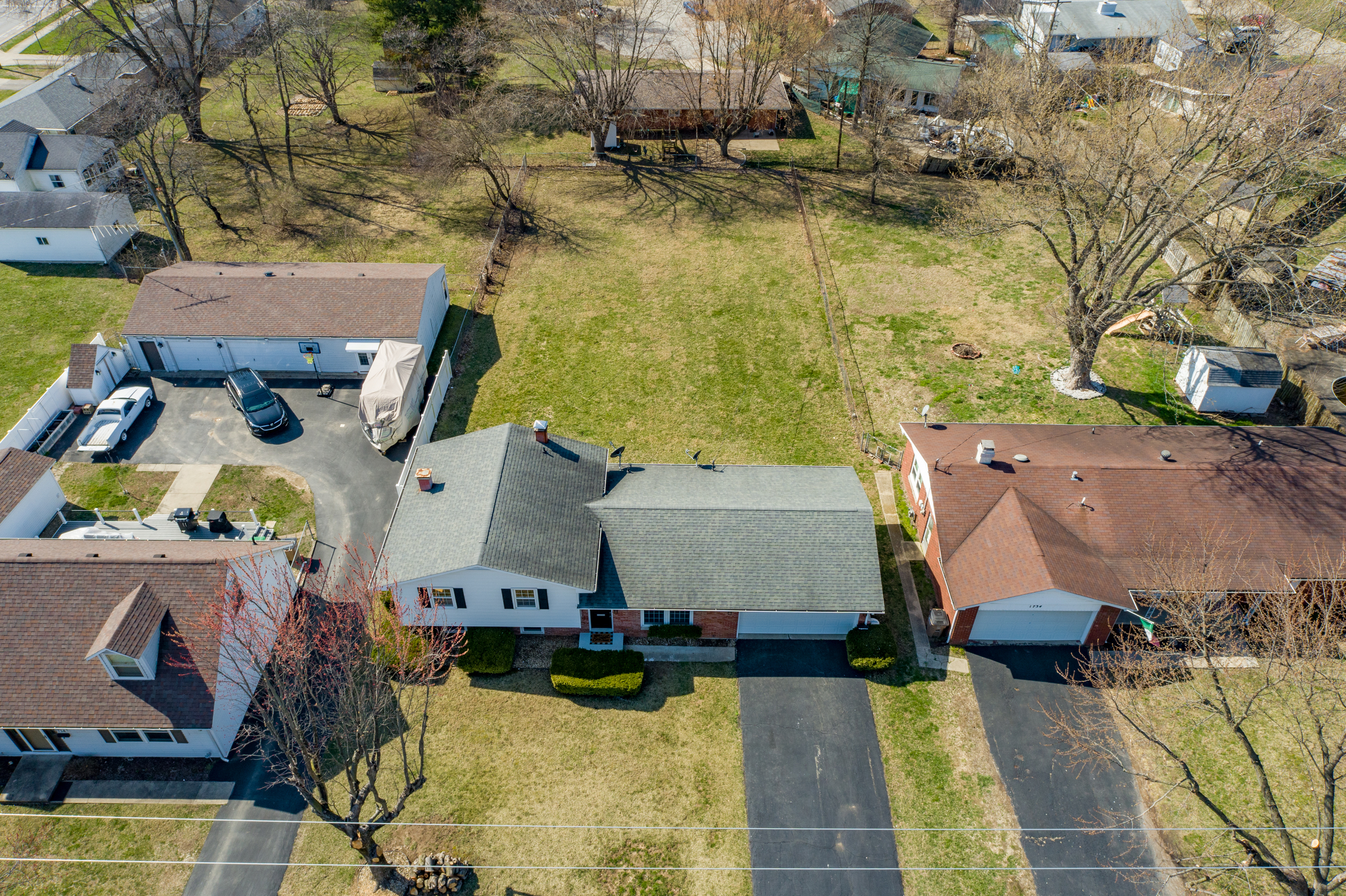 1724 Beam Road Columbus, IN 47201 - Photo 42 of 46 Gallery Image 42