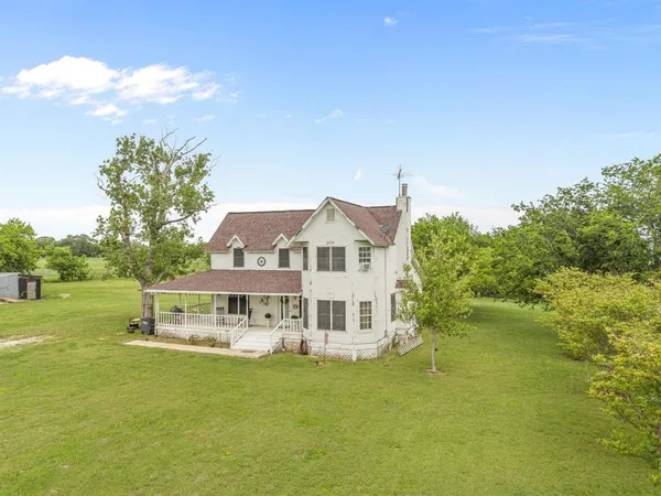 a view of a house with a big yard