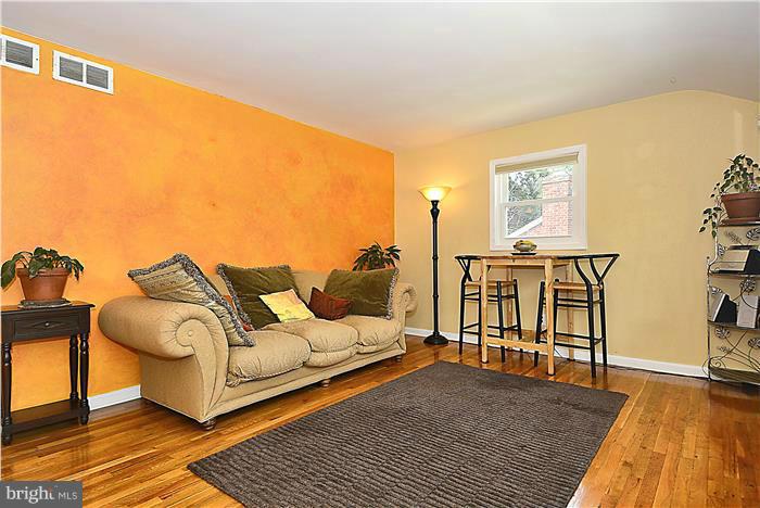 3004 Weisman Road Silver Spring, MD 20902 - Photo 3 of 20 Living Room