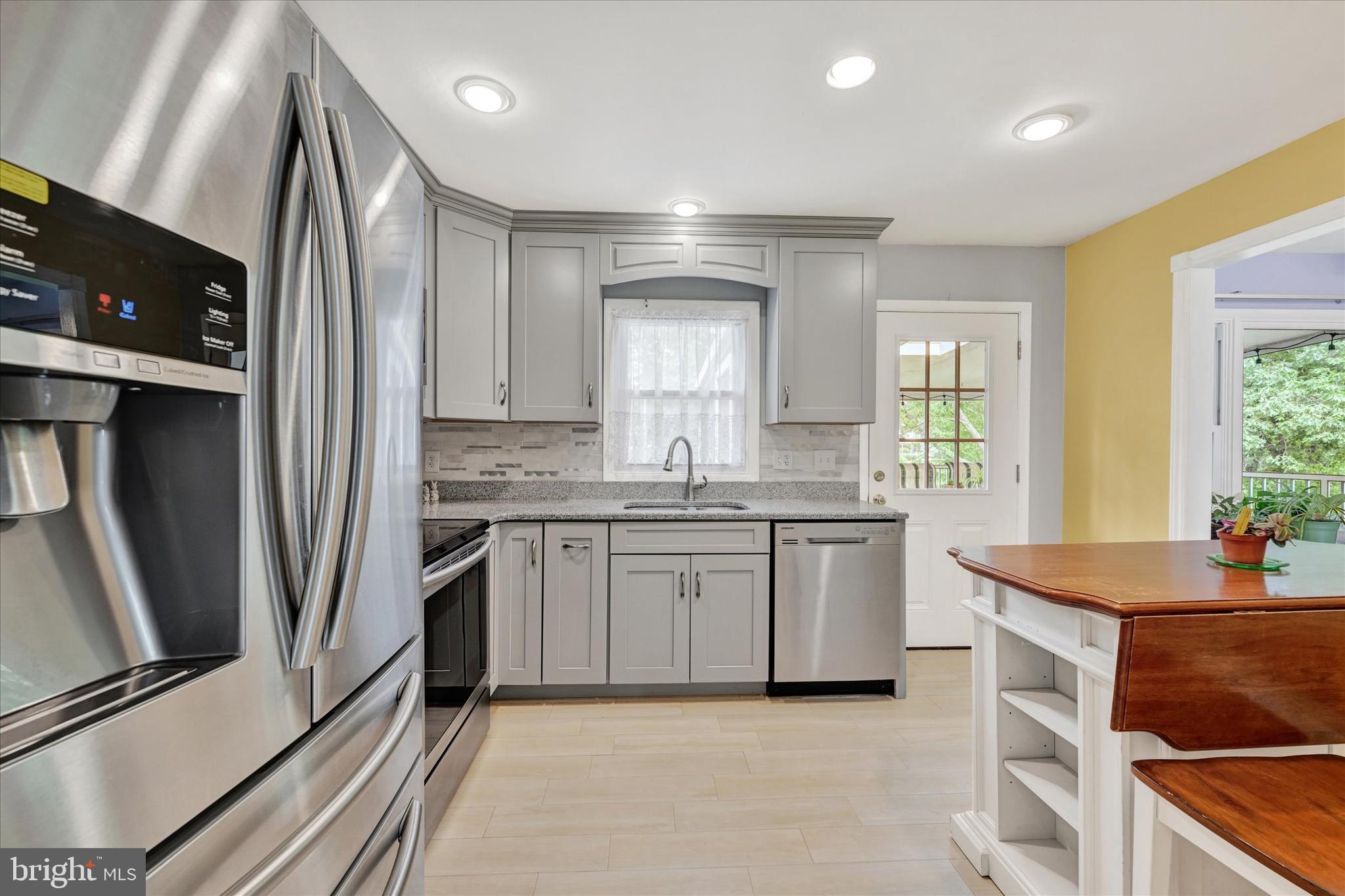 1202 Hillcreek Road Pasadena, MD 21122 - Photo 13 of 35 Stainless steel appliances