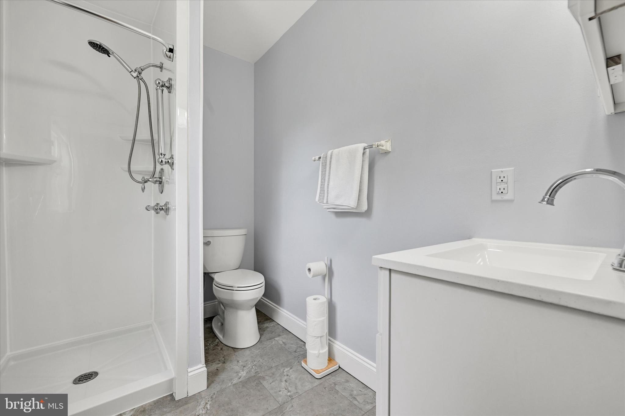 1202 Hillcreek Road Pasadena, MD 21122 - Photo 20 of 35 Primary Bath