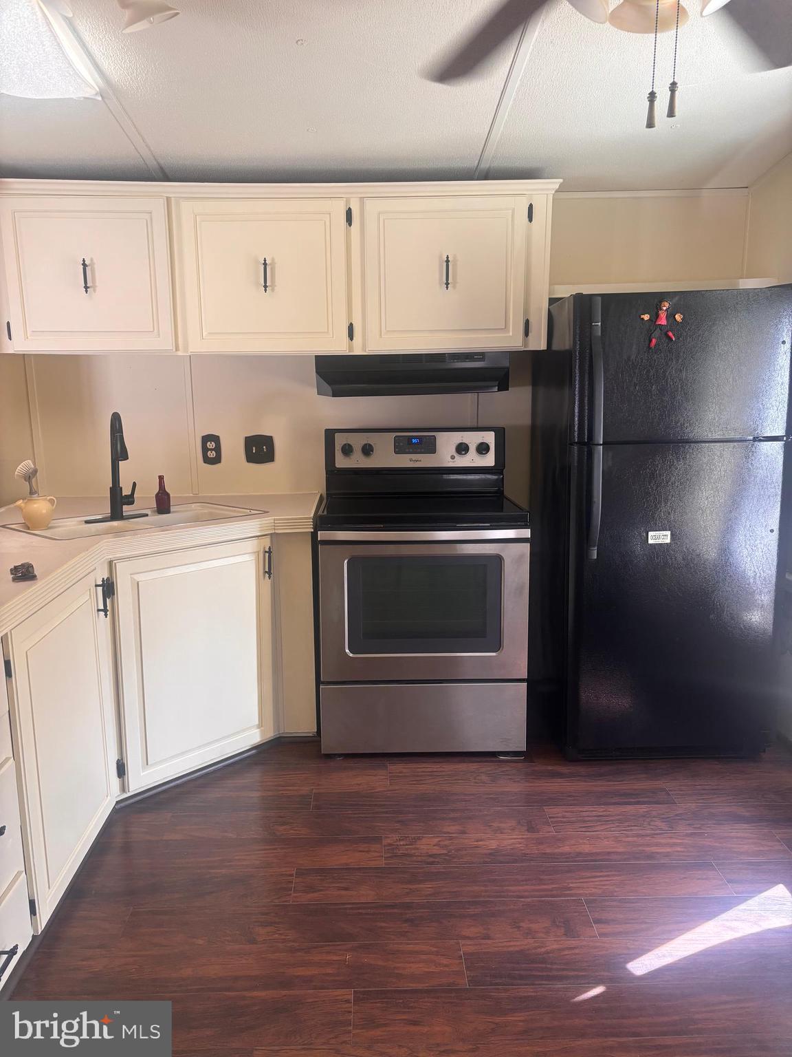 7 Shell Lane Egg Harbor Township, NJ 08234 - Photo 9 of 22 a kitchen with a stove and white cabinets