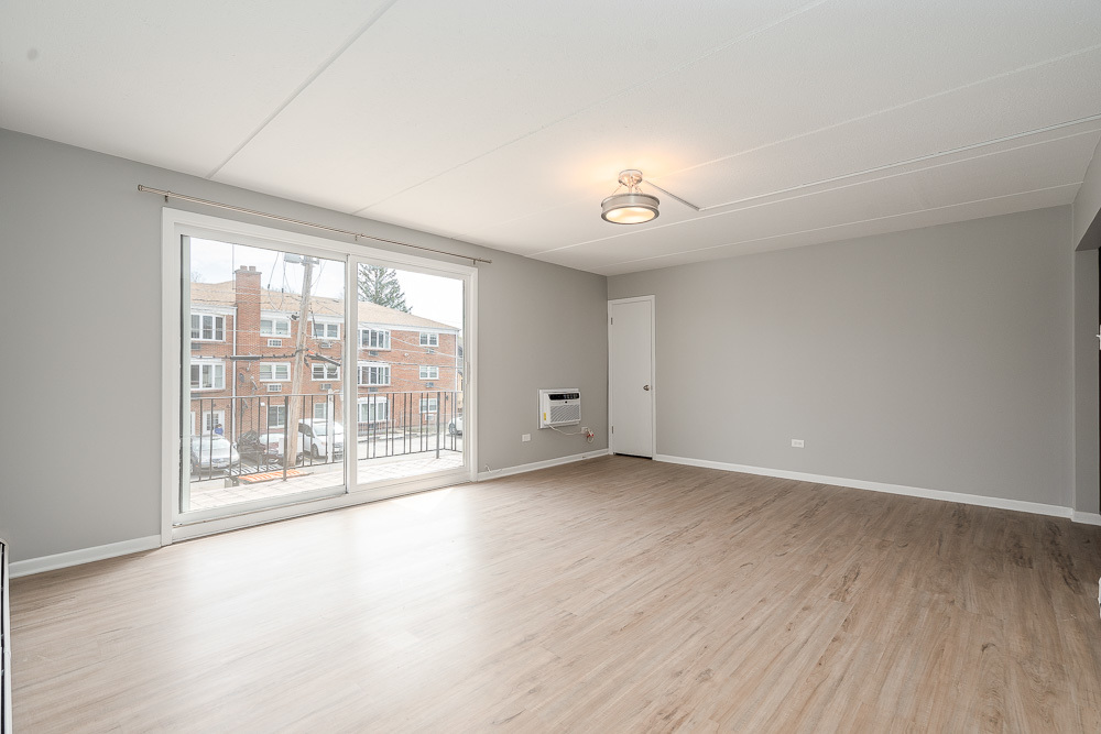 21 South Waiola Avenue, Unit 8 La Grange, IL 60525 - Photo 17 of 18 a view of an empty room with a window