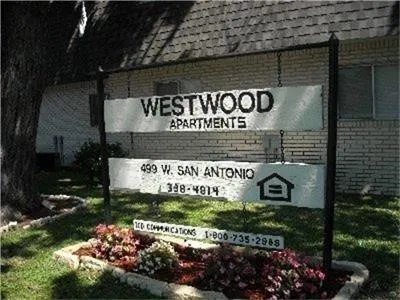 $615 | 499 West San Antonio Street, Lockhart, TX 78644