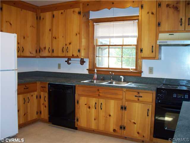 12221 Howards Mill Road Rockville, VA 23146 - Photo 4 of 8 Kitchen