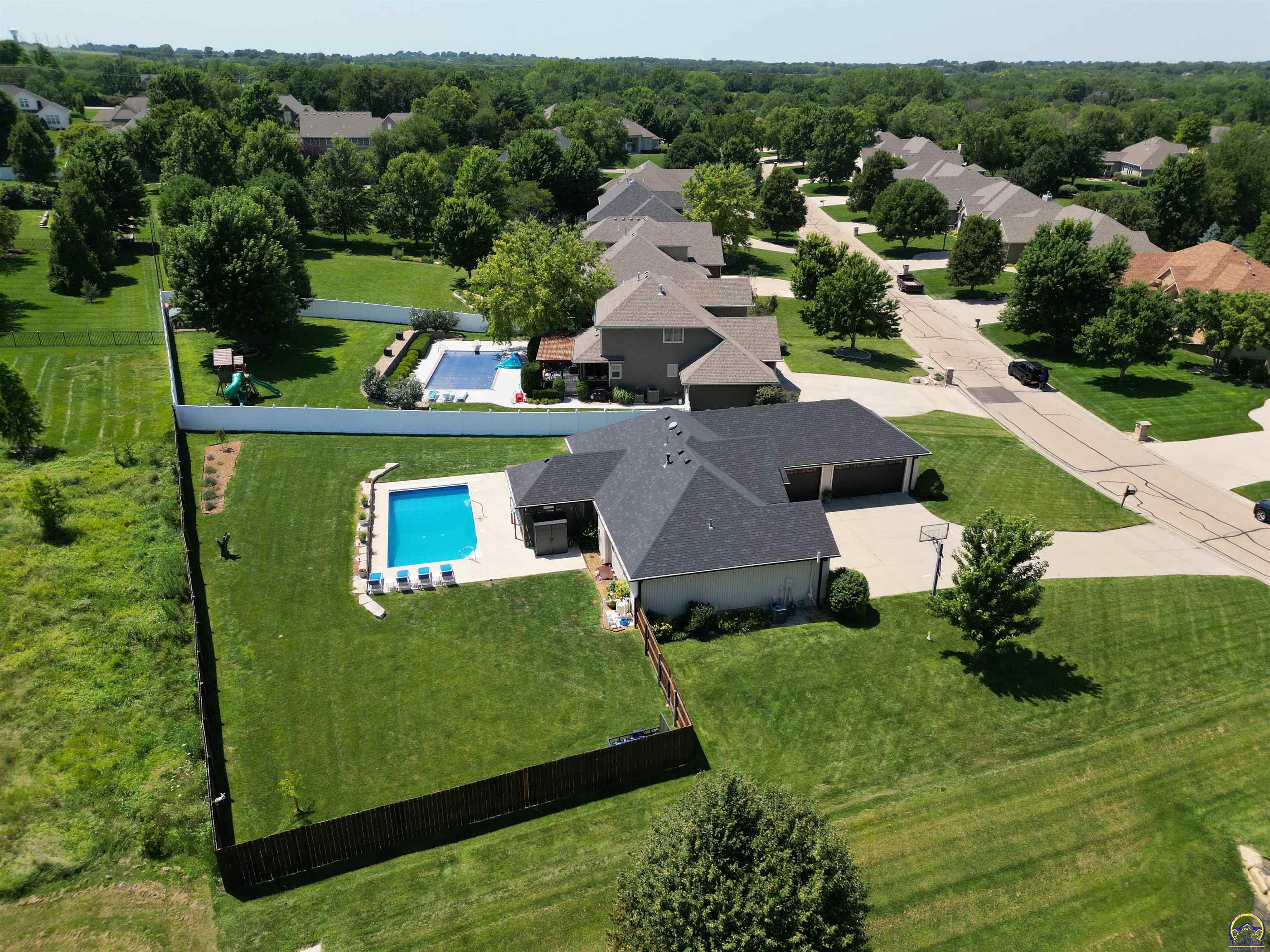 7431 Southwest Arthurs Road Topeka, KS 66610 - Photo 7 of 41