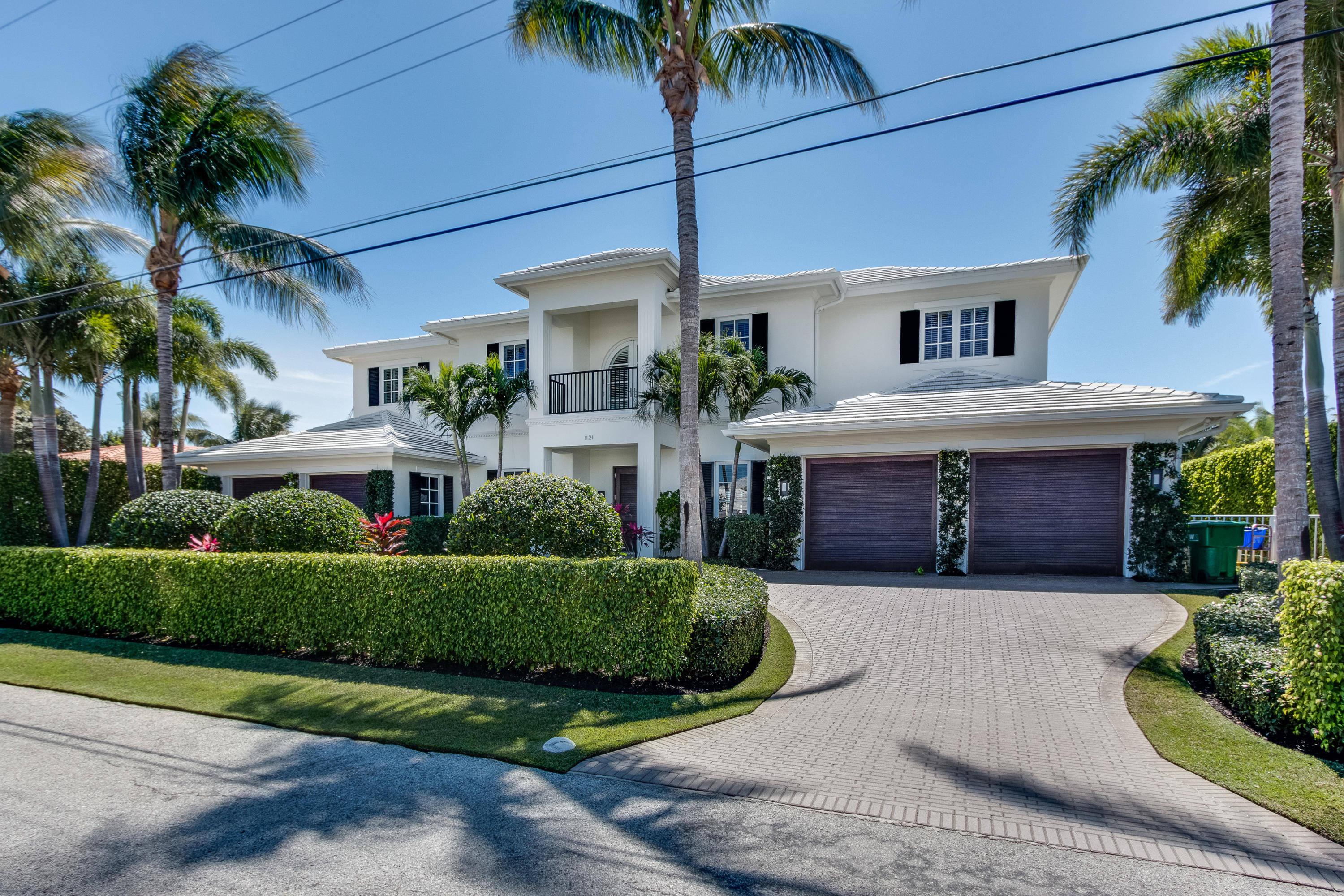 1121 Gulfstream Way Singer Island, FL 33404 - Photo 4 of 90 exteriors-18