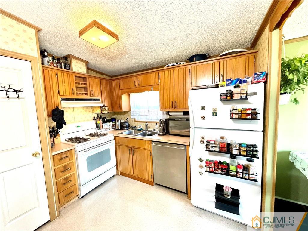9 Twain Road North Brunswick, NJ 08902 - Photo 6 of 14 Gallery Image 6