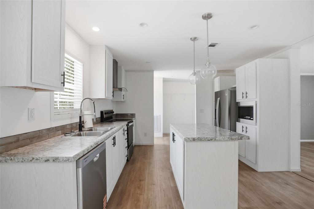 9533 Round Lk Drive Weeki Wachee, FL 34613 - Photo 27 of 68
