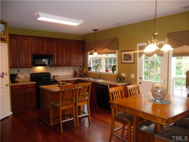 7624 Silver View Lane Raleigh, NC 27613 - Photo 8 of 25 Kitchen