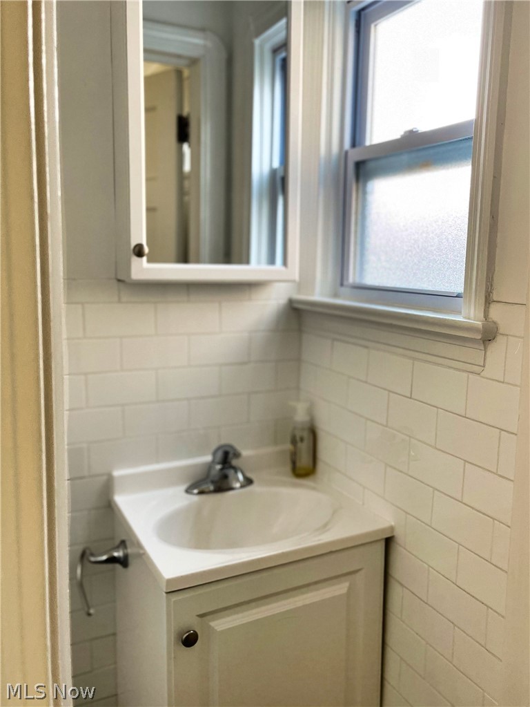 3073 Livingston Road Cleveland, OH 44120 - Photo 16 of 20 Gallery Image 16