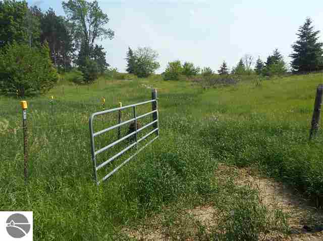 7411 East Lincoln Road Cedar, MI 49621 - Photo 16 of 25 1747985-15.JPG