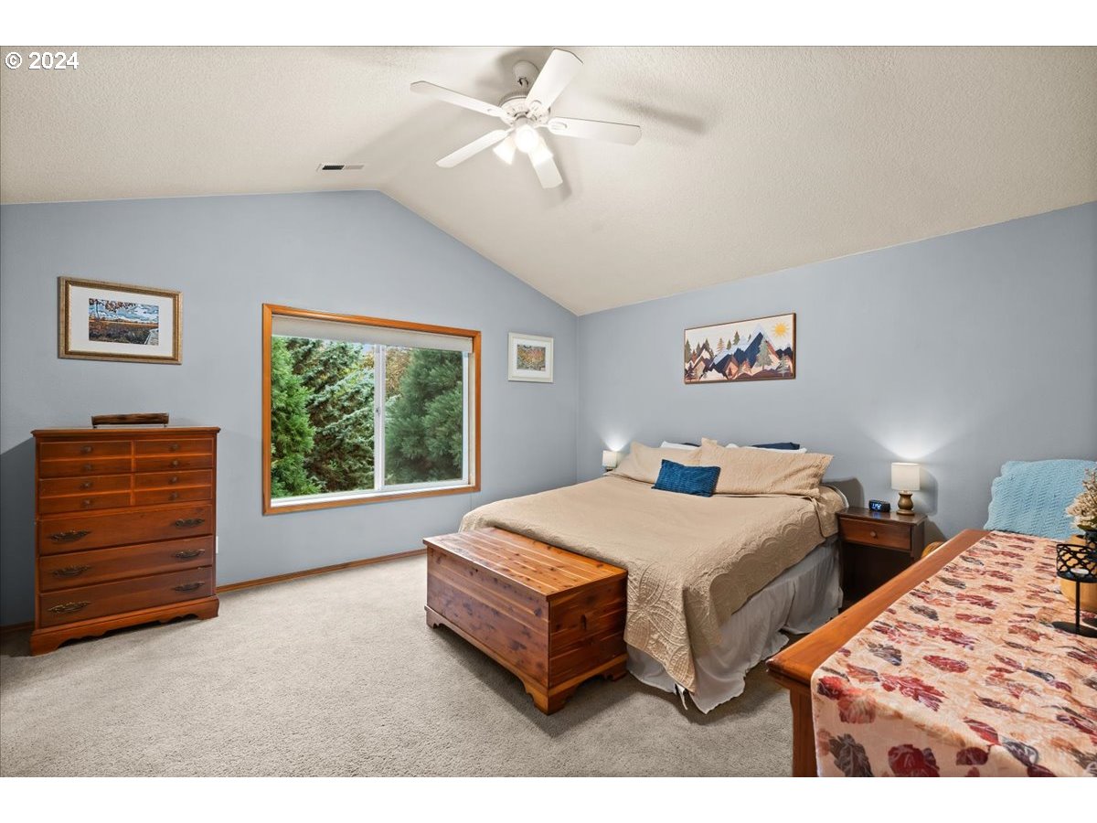447 Vista Ridge Court Gaston, OR 97119 - Photo 20 of 47 Primary Bedroom