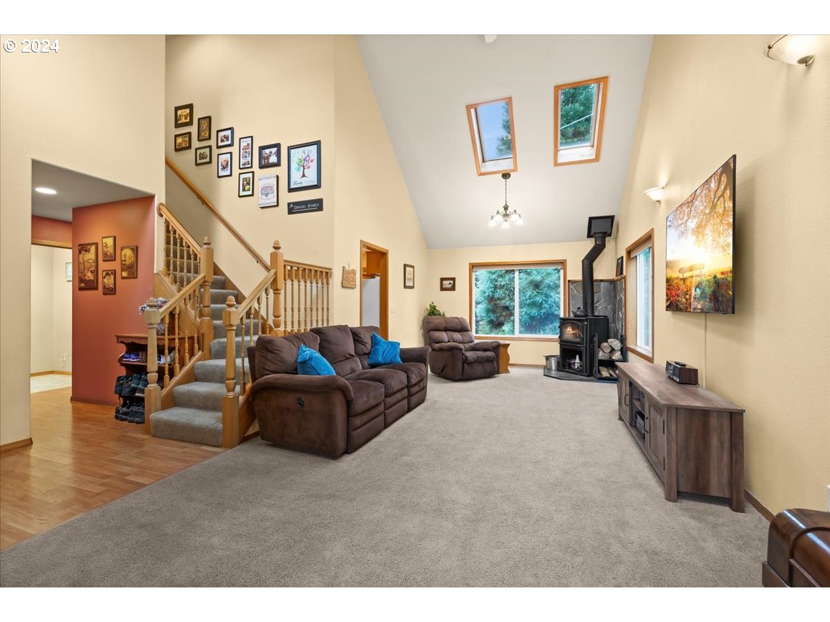 447 Vista Ridge Court Gaston, OR 97119 - Photo 8 of 47 Living Room