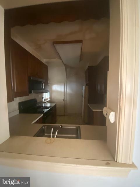 7710 Chatham Road Chevy Chase, MD 20815 - Photo 16 of 40 a view of lobby with mirror