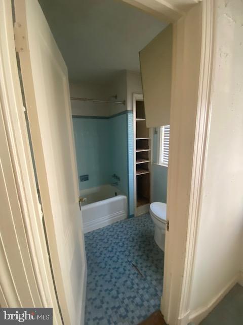 7710 Chatham Road Chevy Chase, MD 20815 - Photo 20 of 40 a bathroom with a bathtub and toilet
